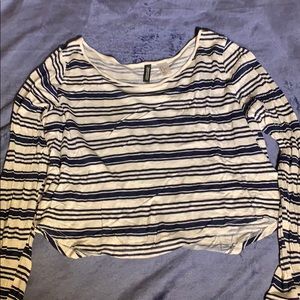 Long sleeve crop shirt